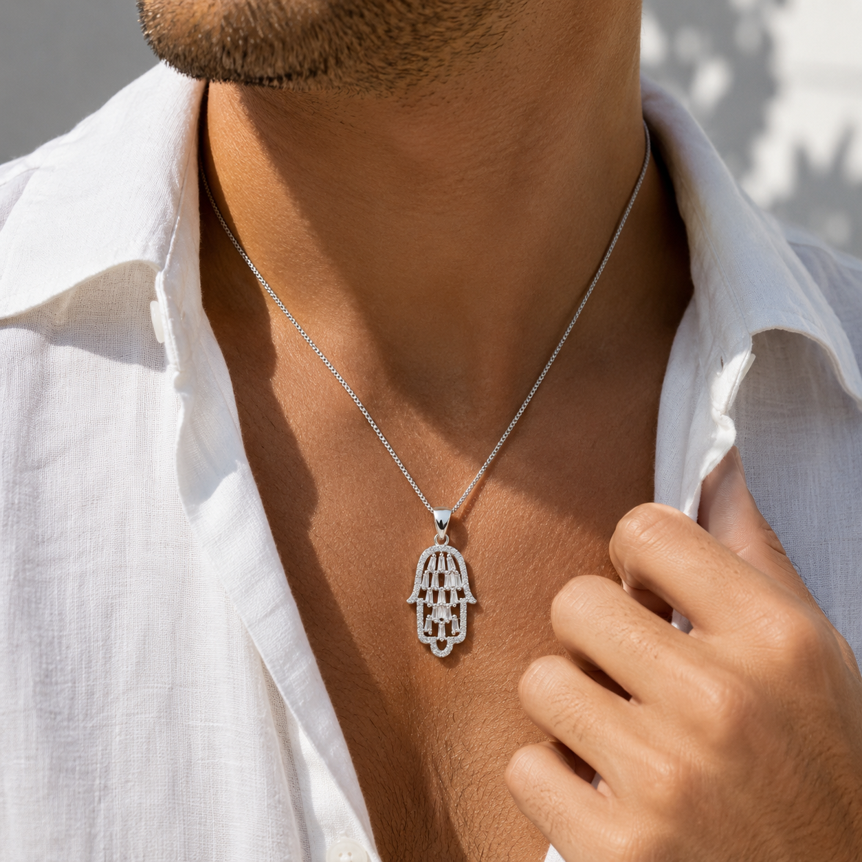 Pendentif Main de Fatma Pavée de Zircons 2